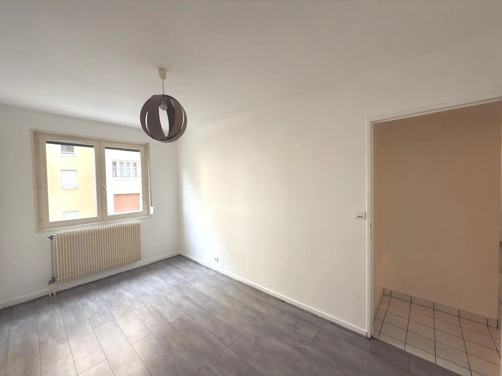Appartement F2 bis avec balcon, cave et garage à Saint-Étienne, secteur recherché 