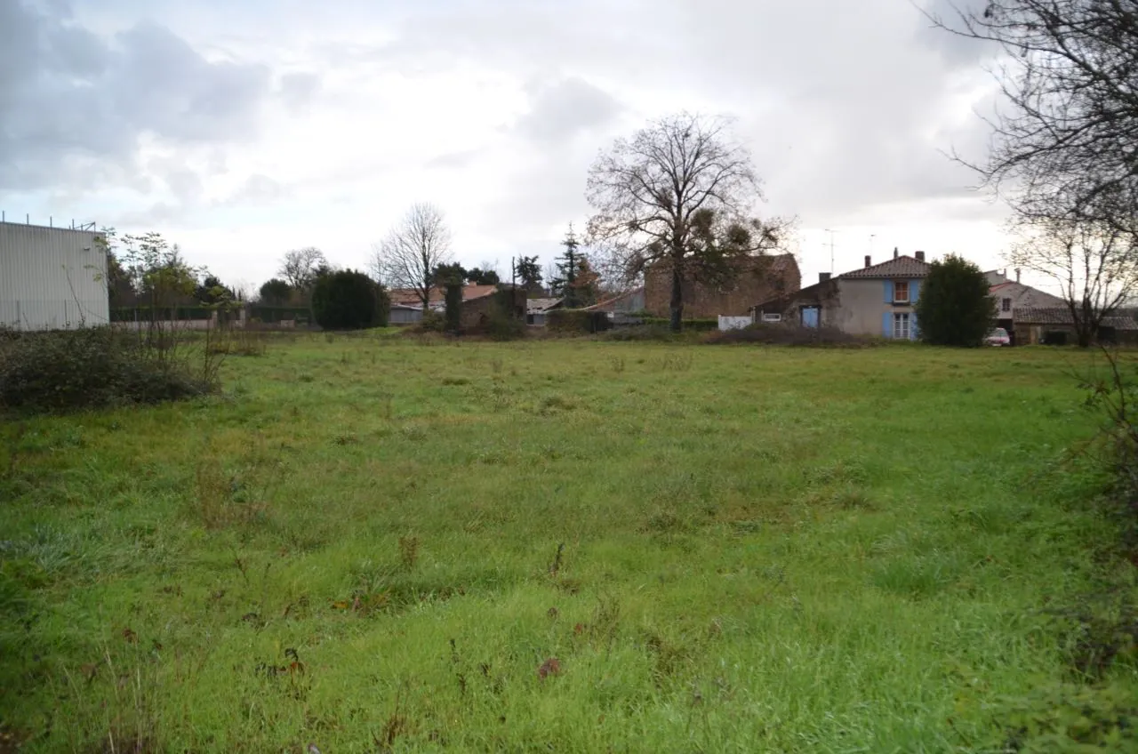Terrain constructible à Sainte Hermine proches commerces - 576 m² 