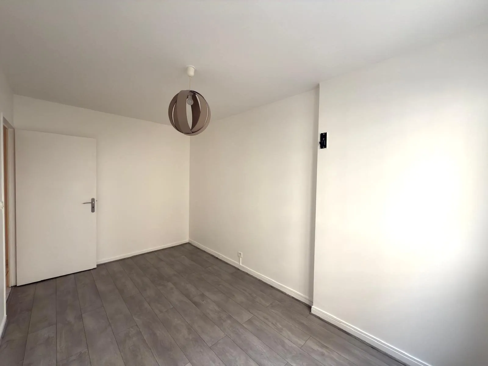 Appartement F2 bis avec balcon, cave et garage à Saint-Étienne, secteur recherché 