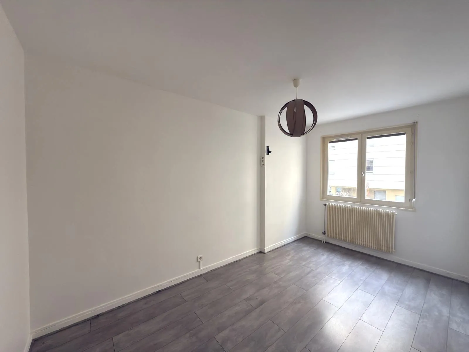 Appartement F2 bis avec balcon, cave et garage à Saint-Étienne, secteur recherché 