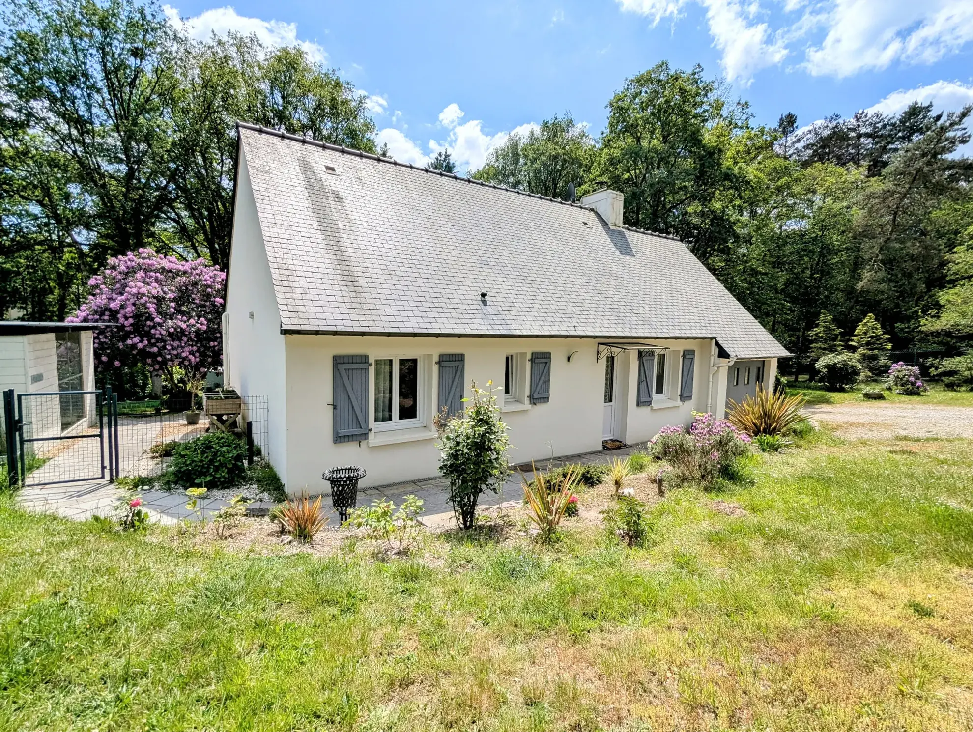 Maison à vendre en forêt de Brocéliande avec dépendances et terrain arboré 
