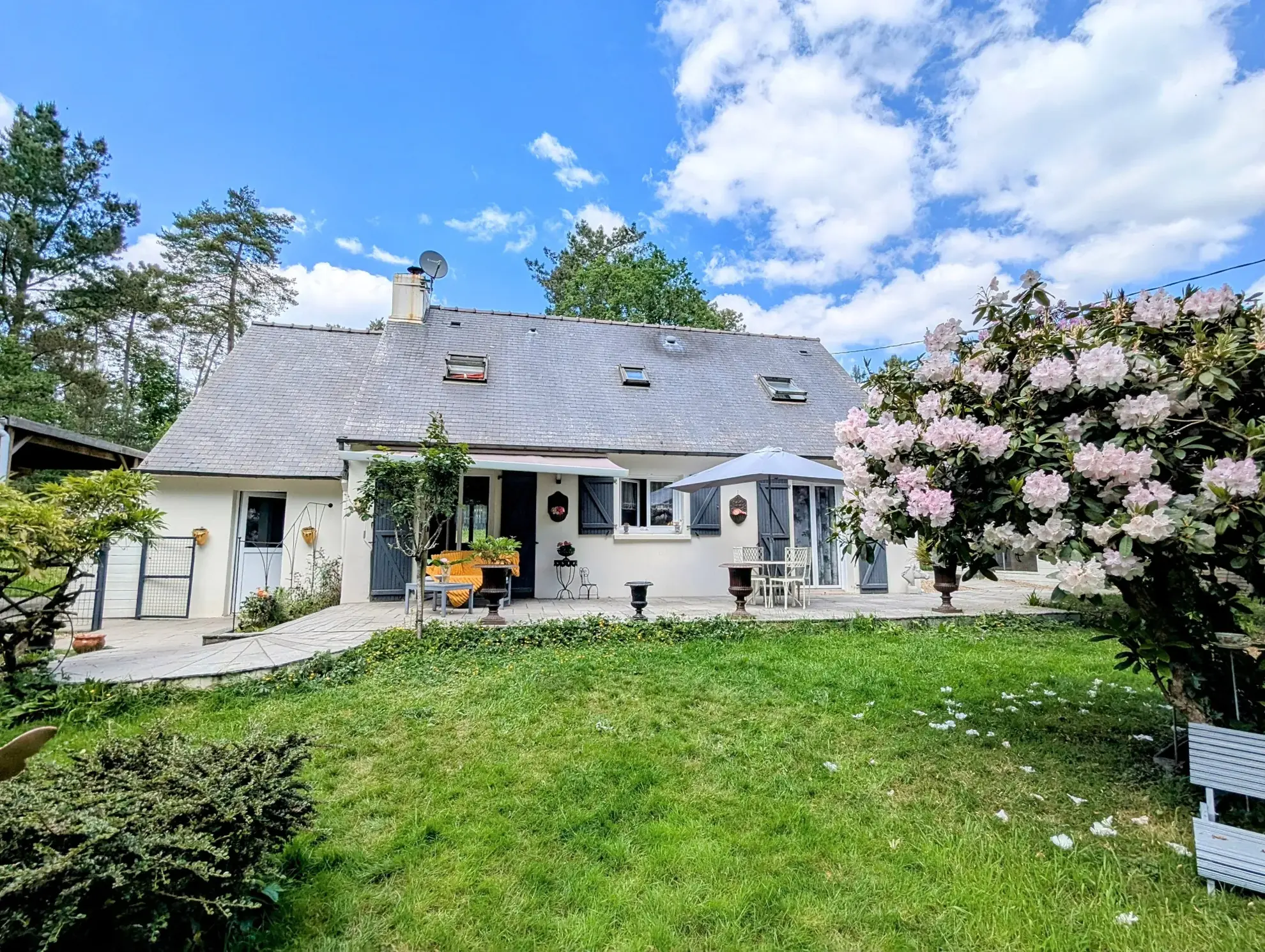 Maison à vendre en forêt de Brocéliande avec dépendances et terrain arboré 