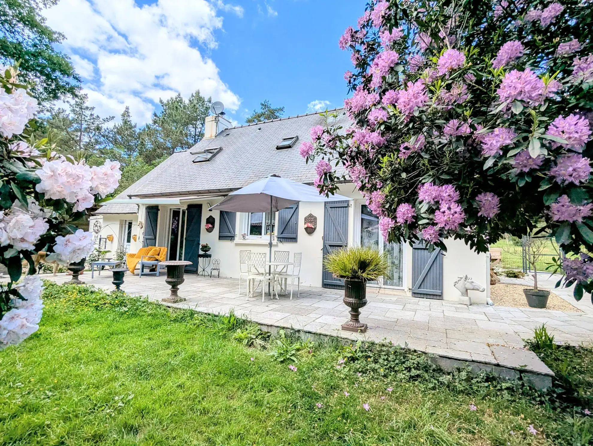 Maison à vendre en forêt de Brocéliande avec dépendances et terrain arboré 