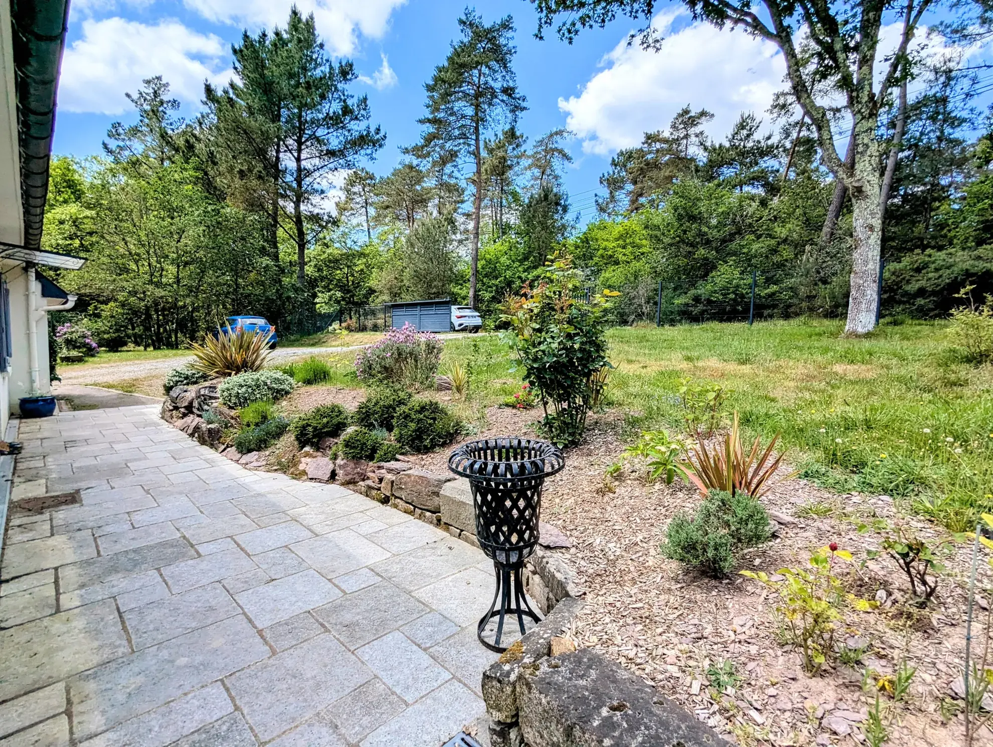 Maison à vendre en forêt de Brocéliande avec dépendances et terrain arboré 