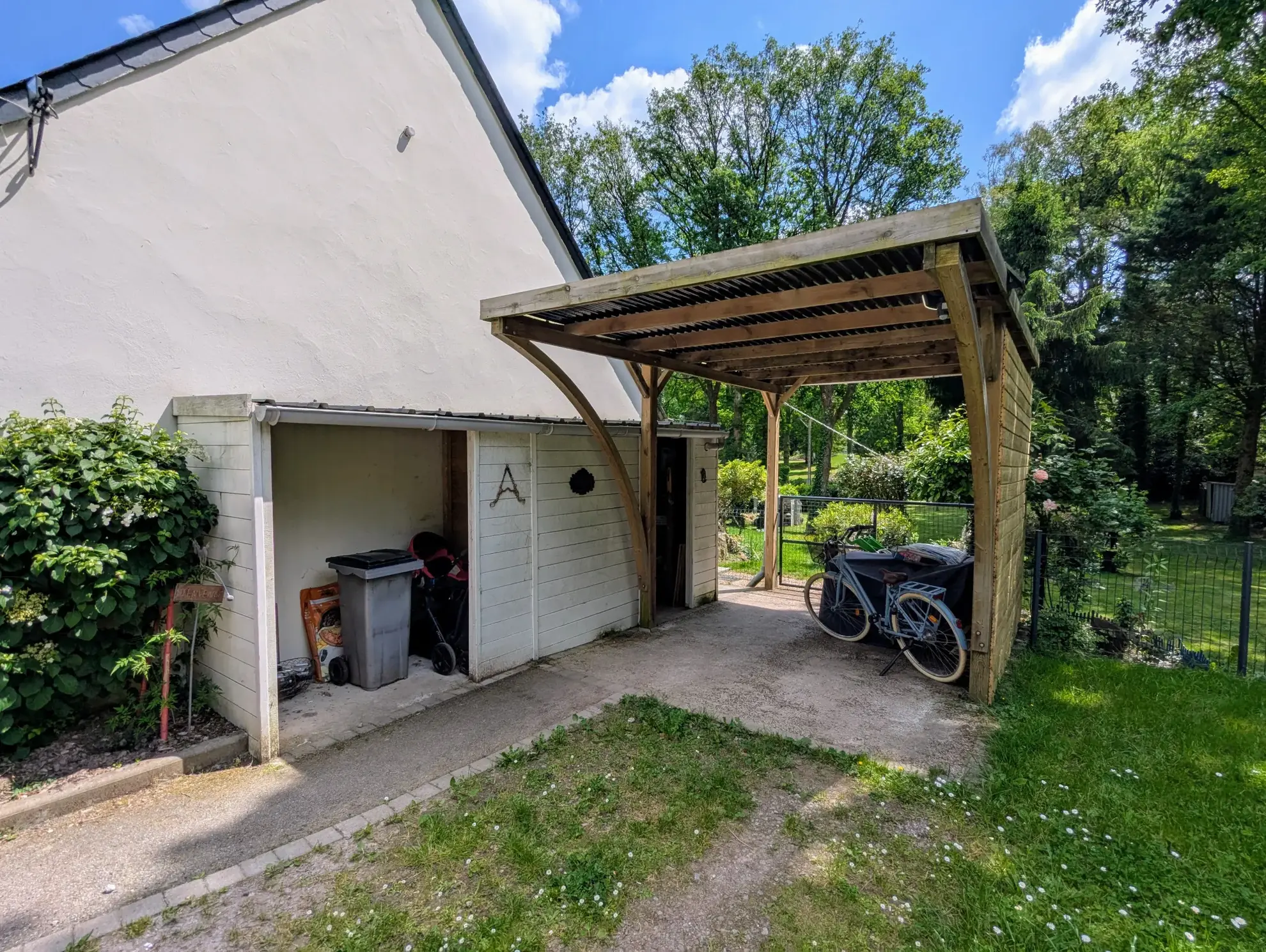 Maison à vendre en forêt de Brocéliande avec dépendances et terrain arboré 