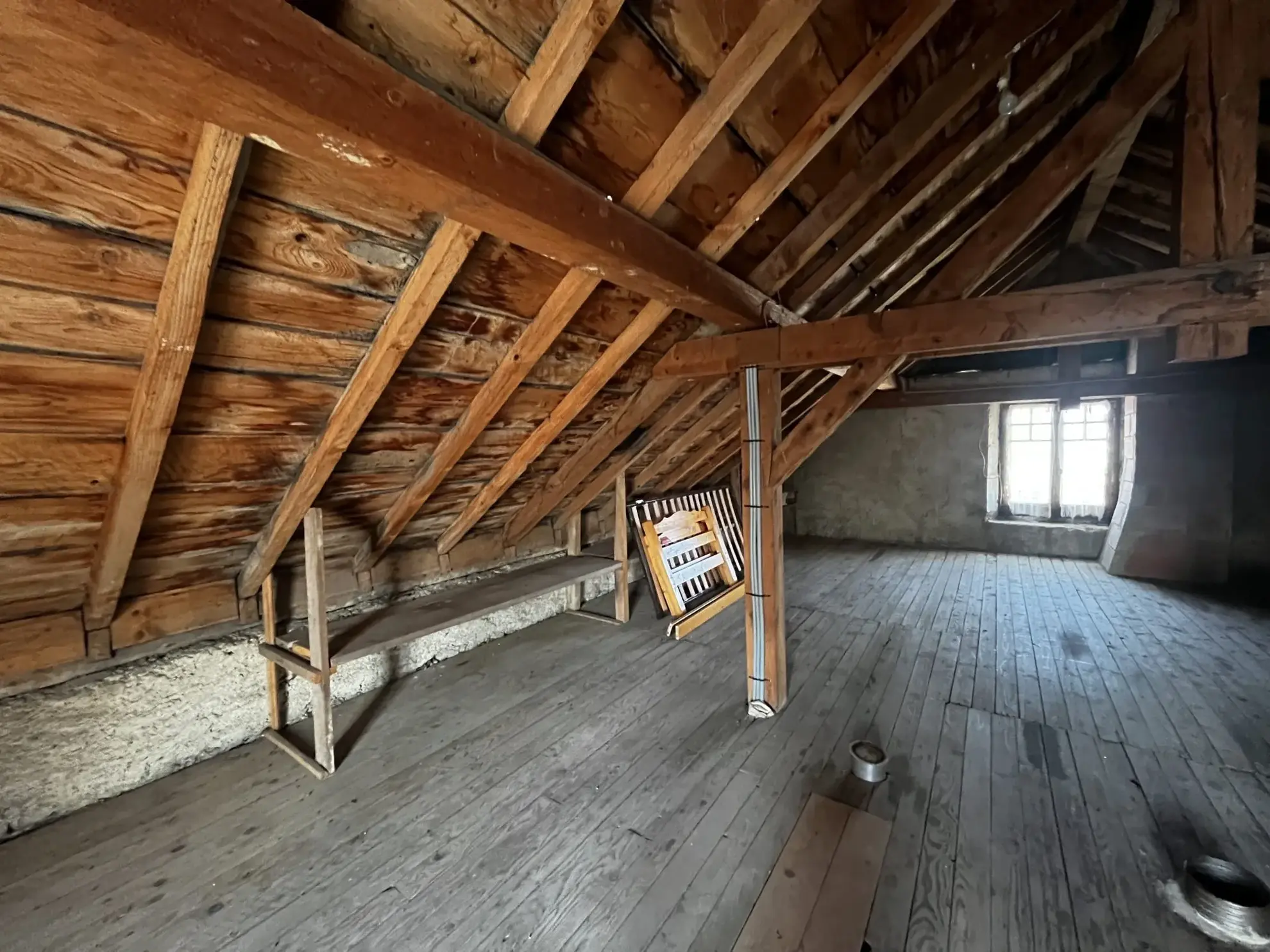 À vendre maison de caractère à Frasne - Grand espace à rénover 