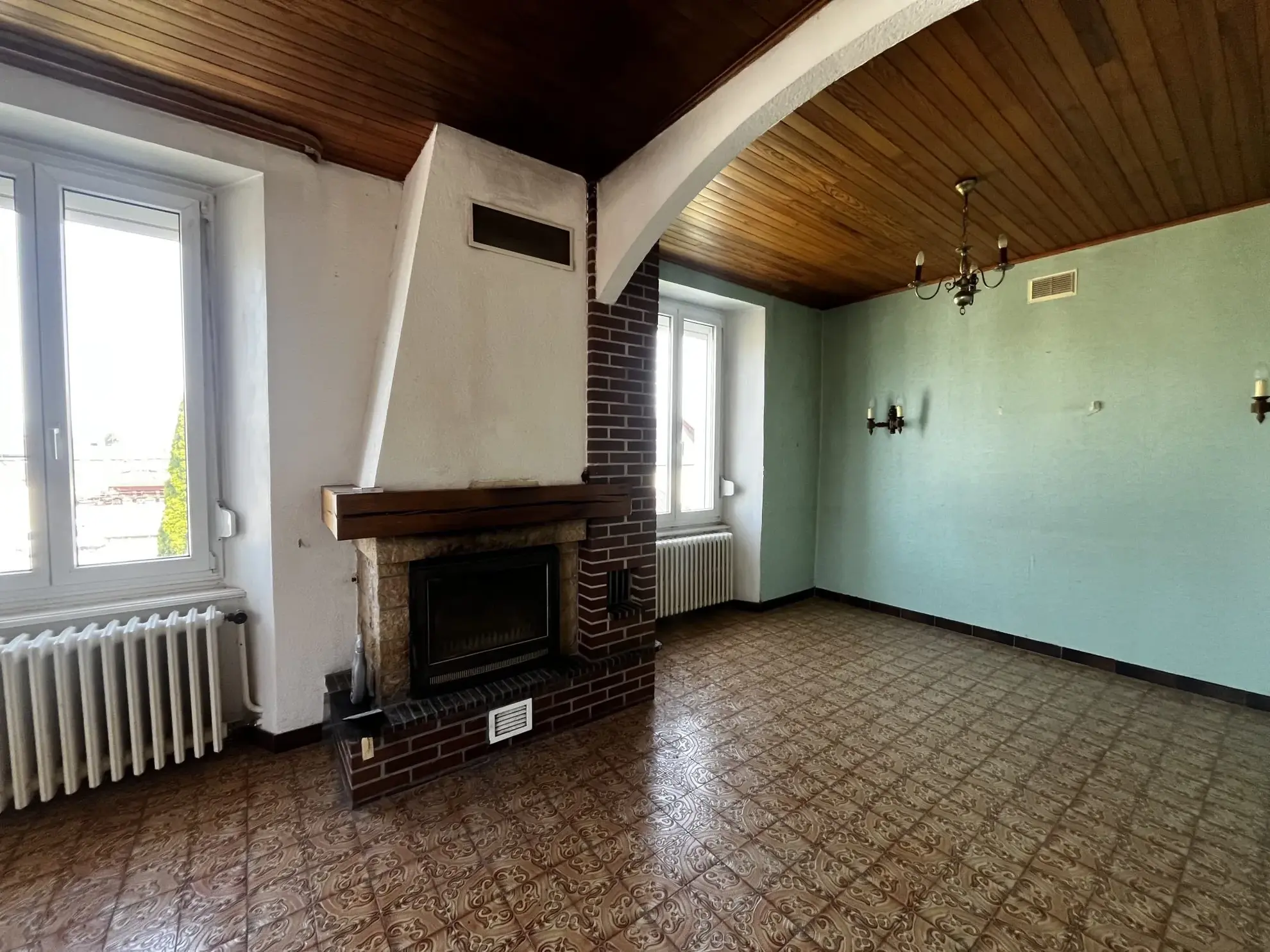 À vendre maison de caractère à Frasne - Grand espace à rénover 