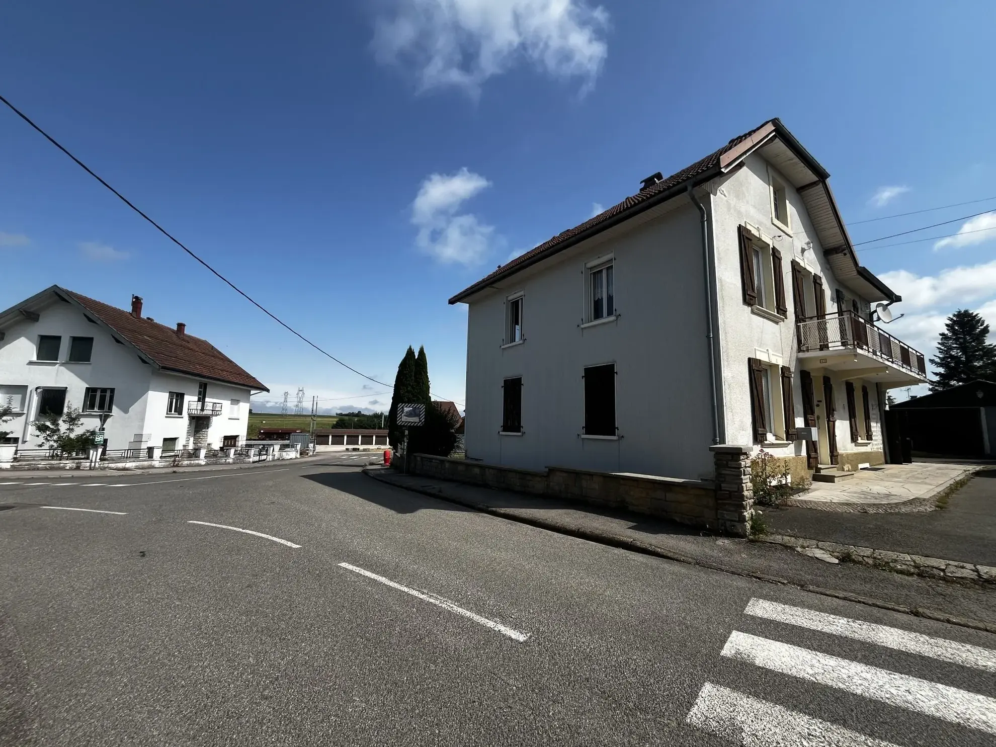 À vendre maison de caractère à Frasne - Grand espace à rénover 