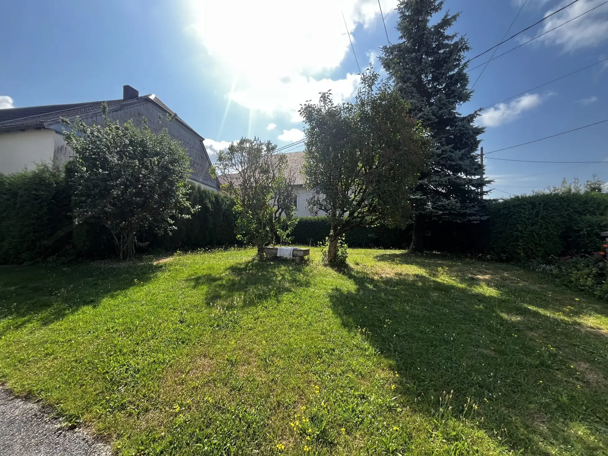 À vendre maison de caractère à Frasne - Grand espace à rénover 
