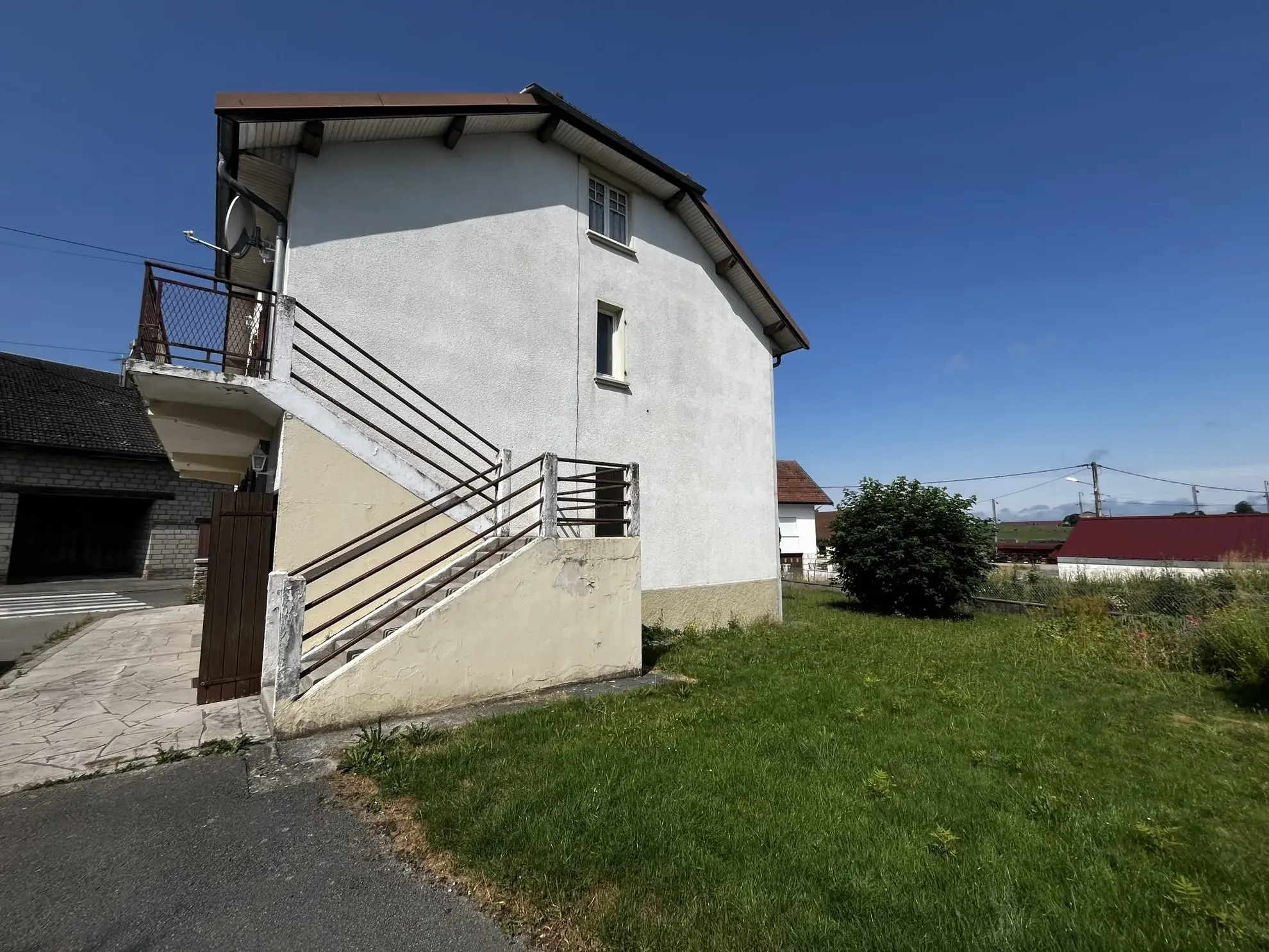 À vendre maison de caractère à Frasne - Grand espace à rénover 