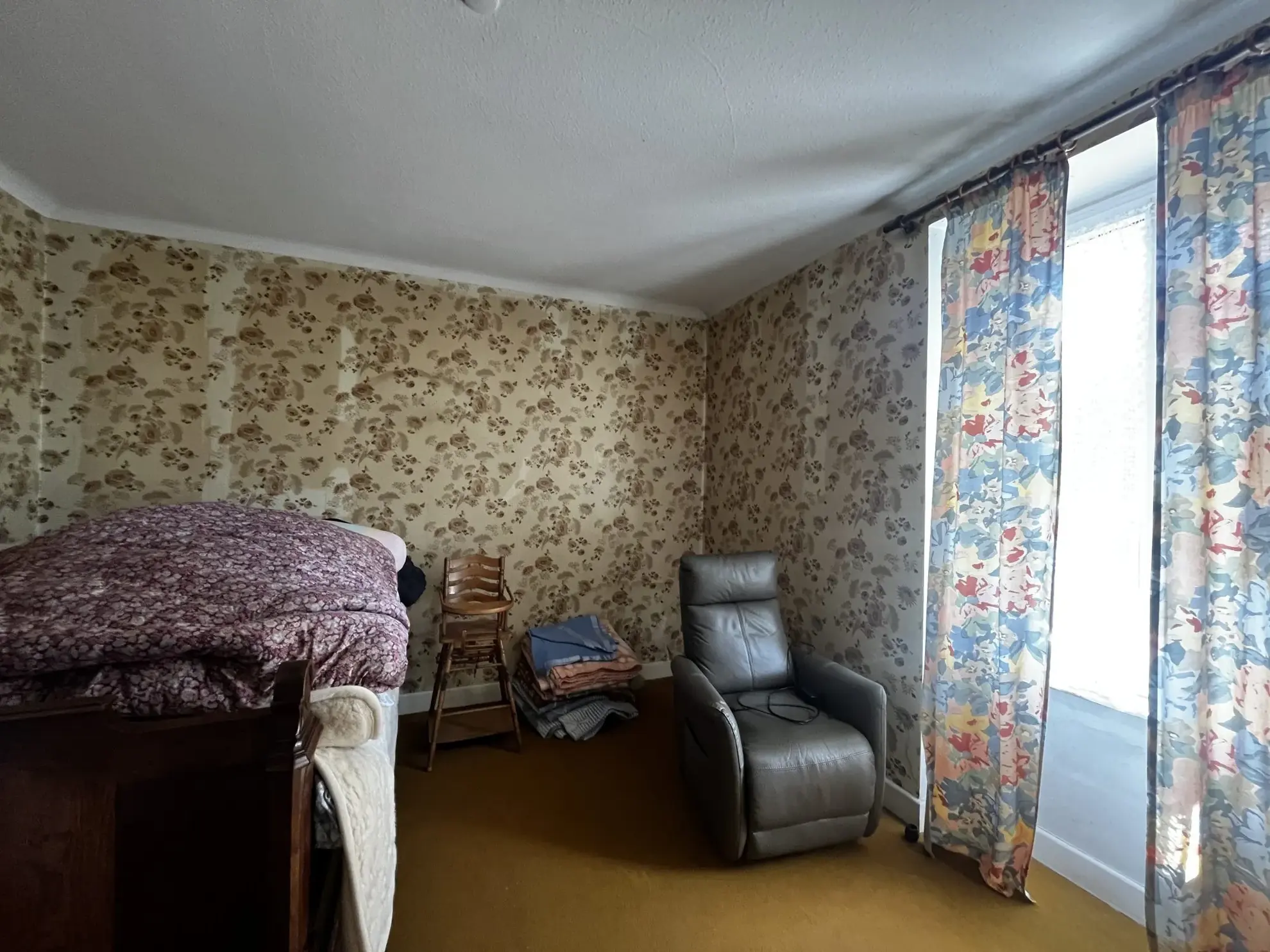 À vendre maison de caractère à Frasne - Grand espace à rénover 