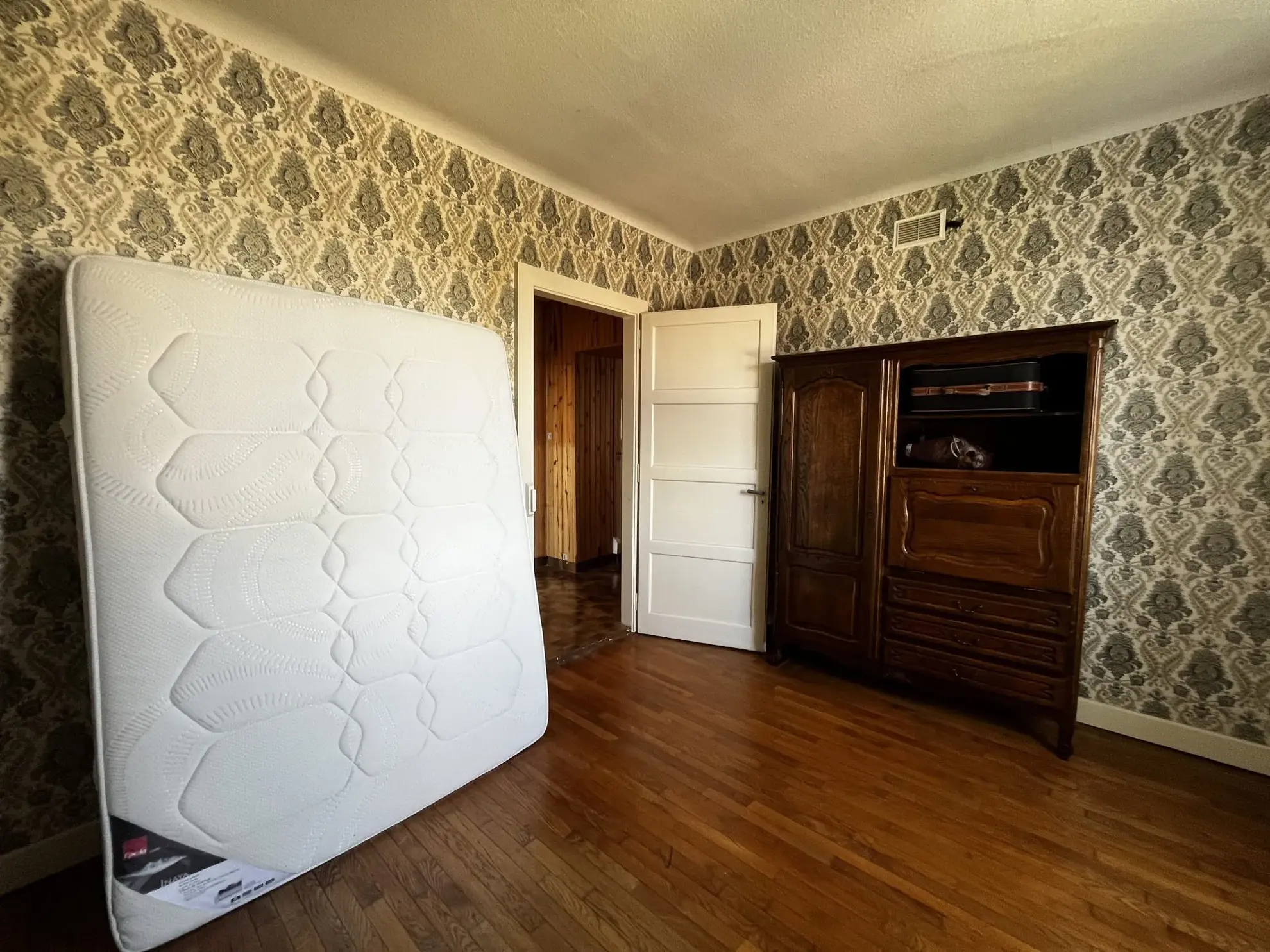 À vendre maison de caractère à Frasne - Grand espace à rénover 