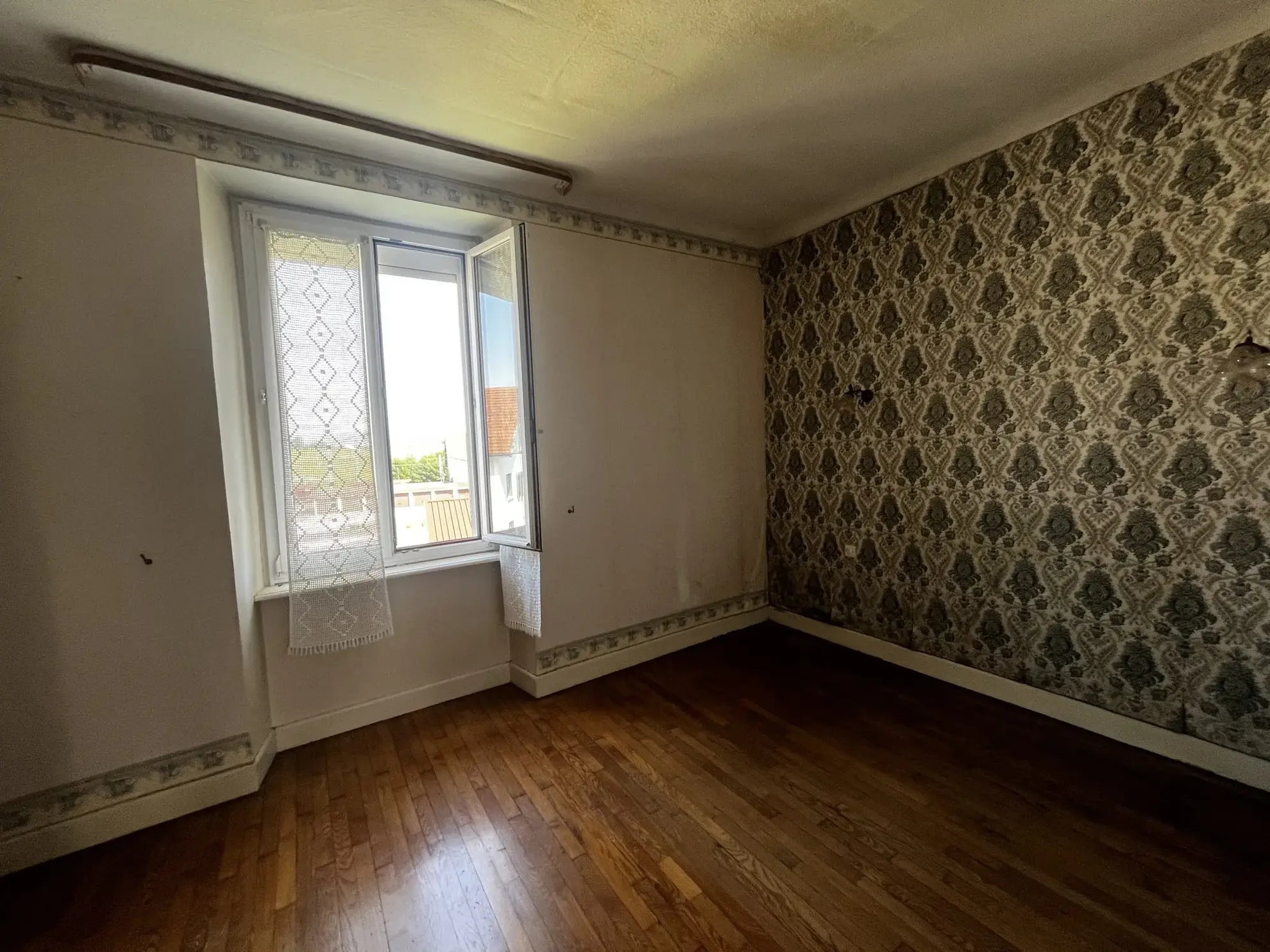 À vendre maison de caractère à Frasne - Grand espace à rénover 