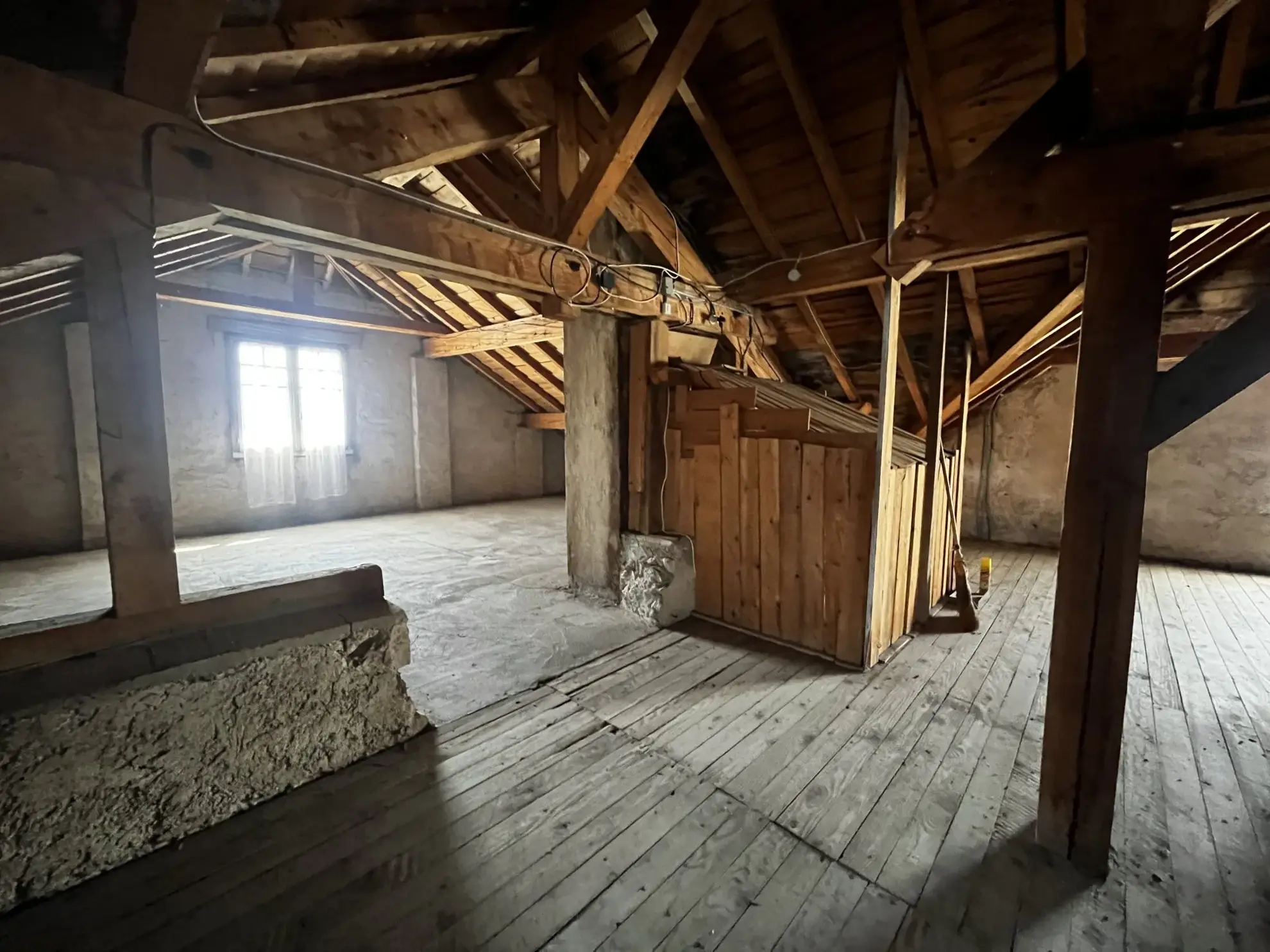 À vendre maison de caractère à Frasne - Grand espace à rénover 