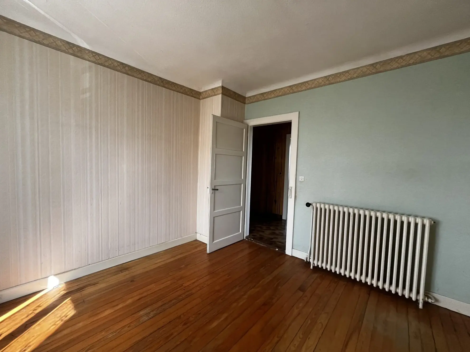 À vendre maison de caractère à Frasne - Grand espace à rénover 