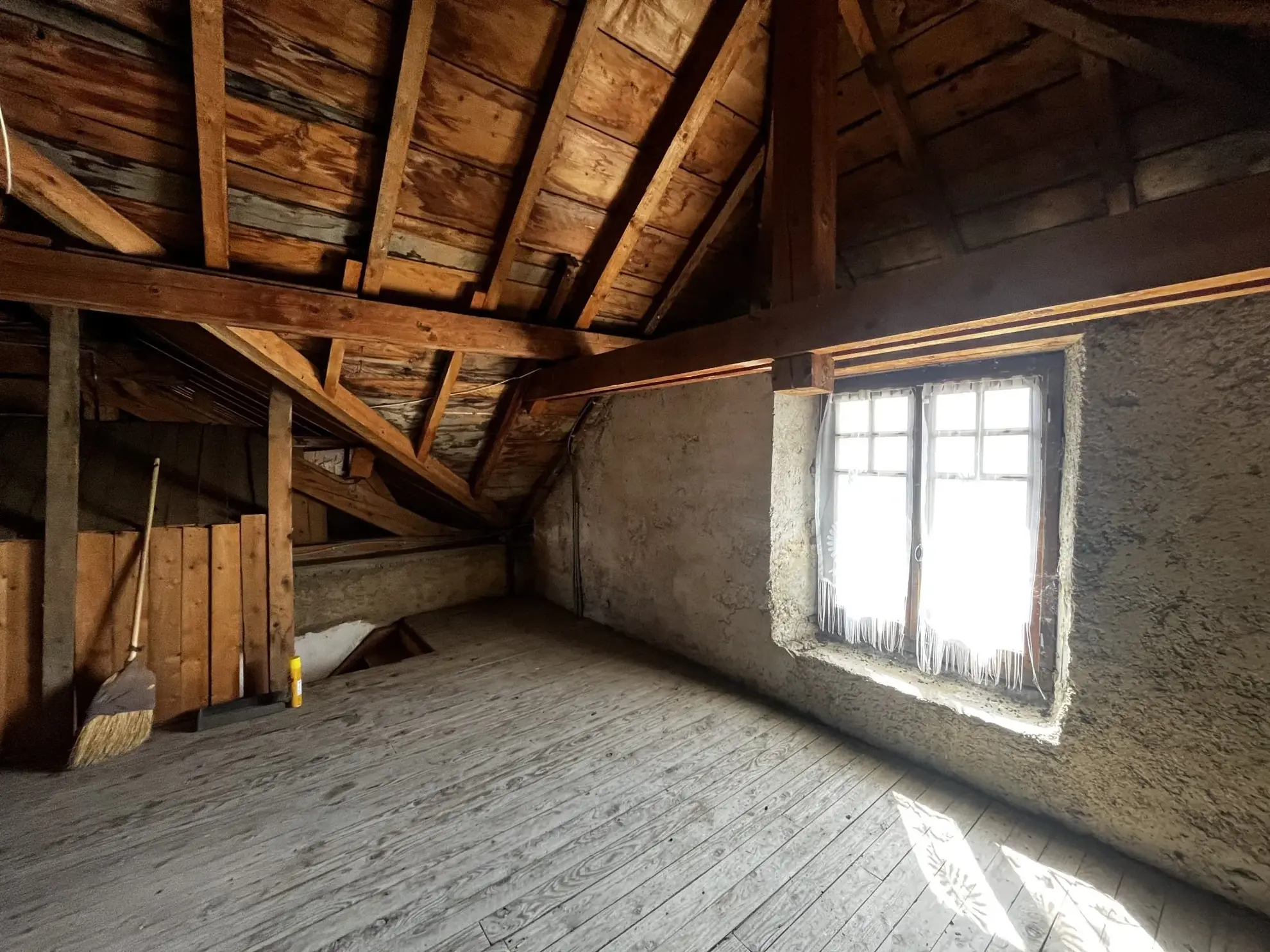 À vendre maison de caractère à Frasne - Grand espace à rénover 