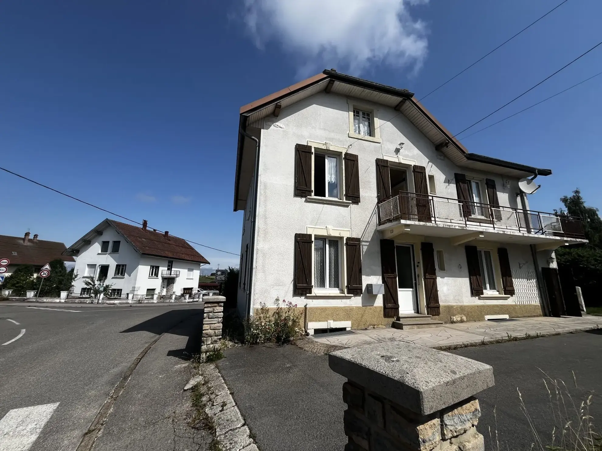 À vendre maison de caractère à Frasne - Grand espace à rénover 