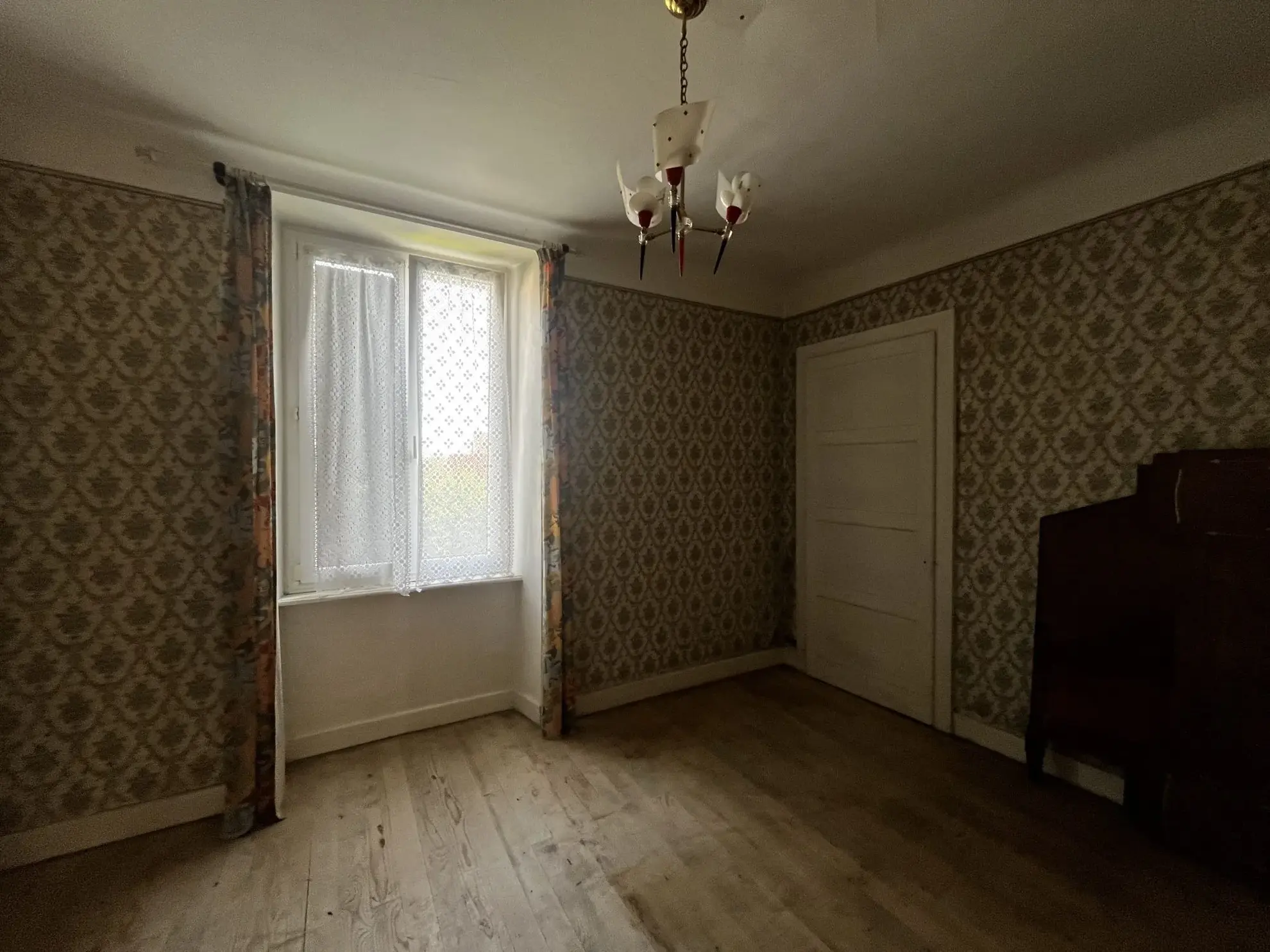 À vendre maison de caractère à Frasne - Grand espace à rénover 