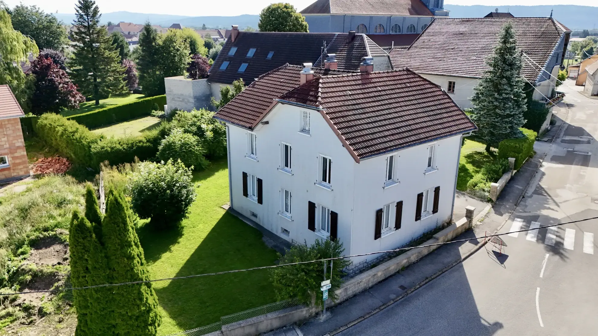 À vendre maison de caractère à Frasne - Grand espace à rénover 