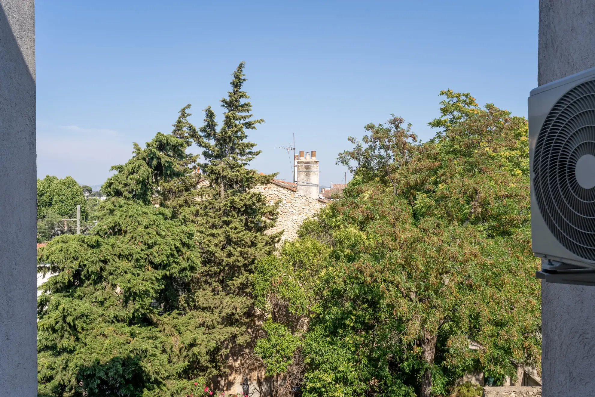 Appartement T2 rénové avec cave et climatisation à Saint-Marcel, Marseille 