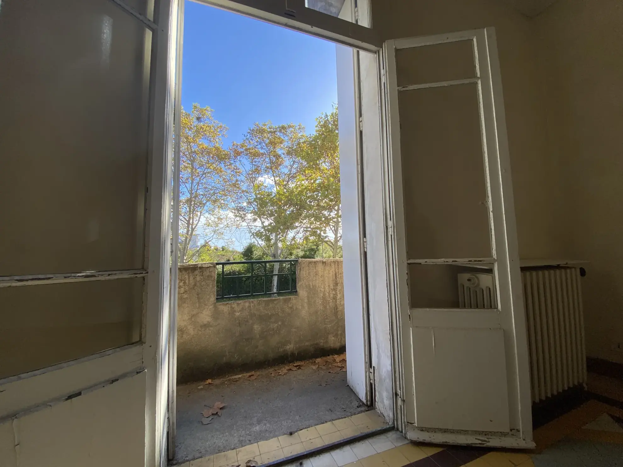 Appartement à rénover de 92 m² avec potentiel de duplex à Montpellier Beaux-Arts 