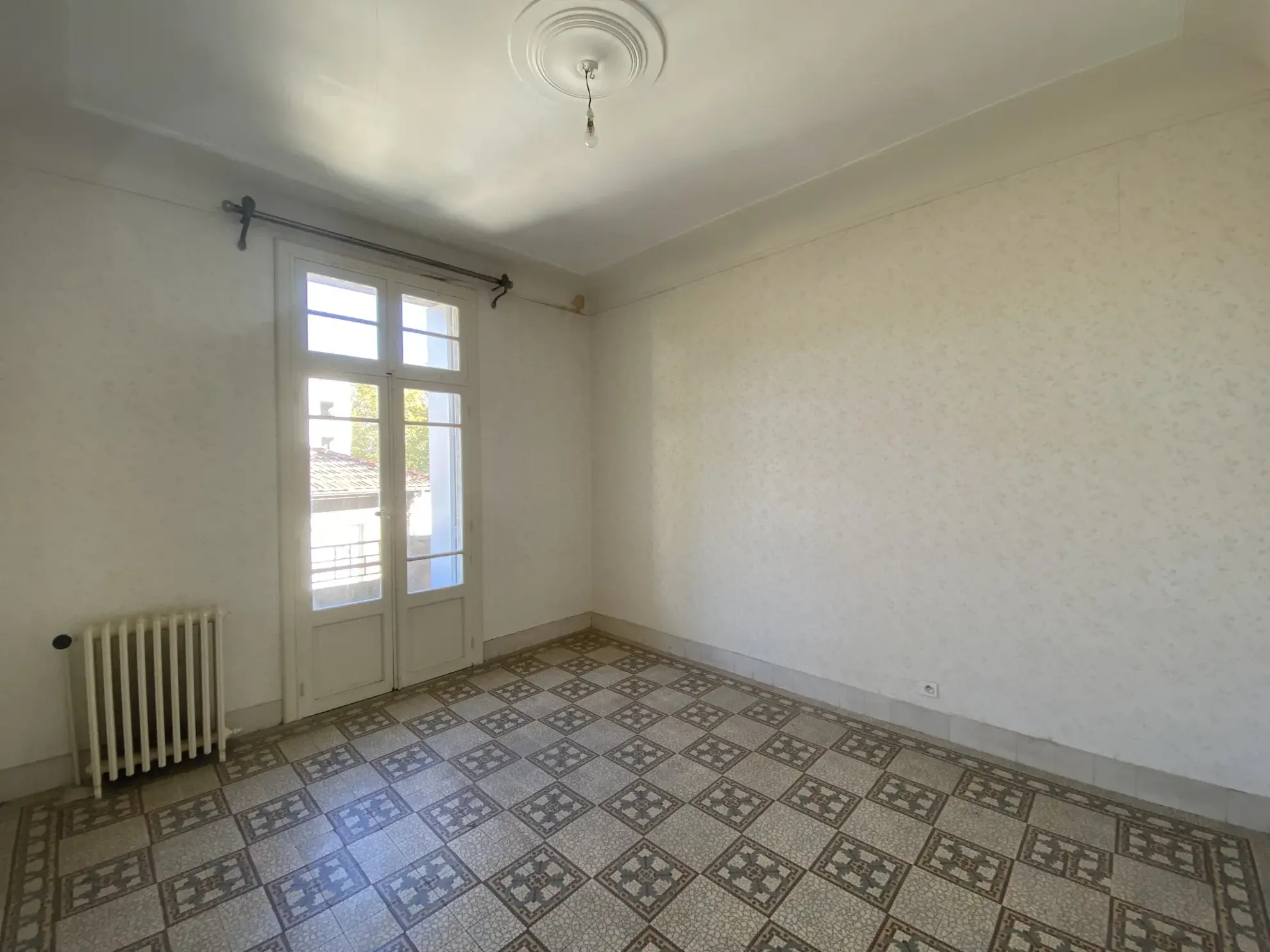 Appartement à rénover de 92 m² avec potentiel de duplex à Montpellier Beaux-Arts 