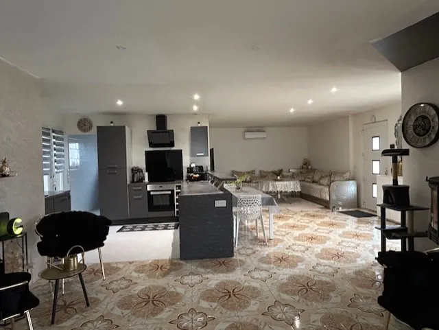 Maison moderne avec 4 chambres et grand terrain à Marmande 