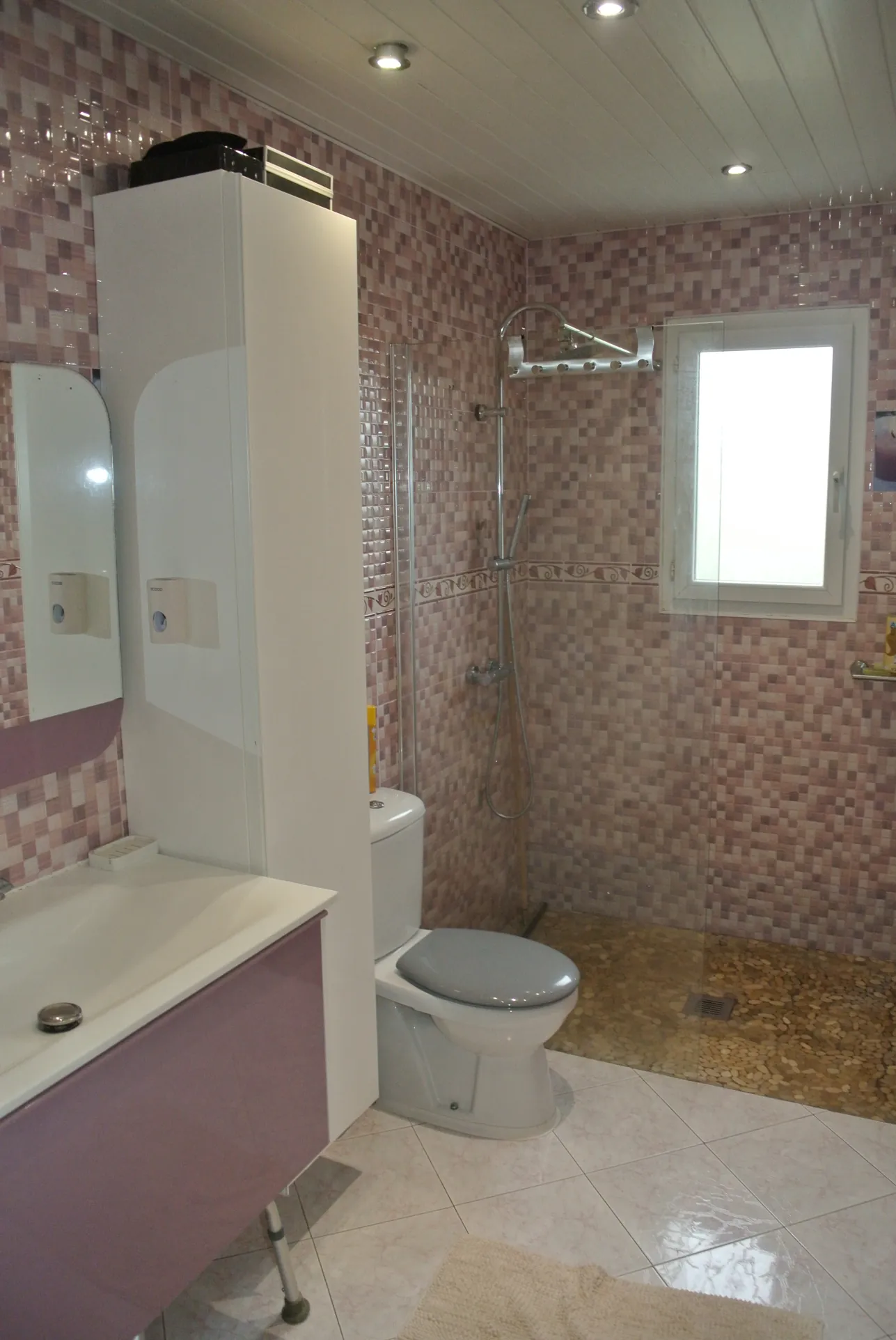 Maison moderne avec 4 chambres et grand terrain à Marmande 