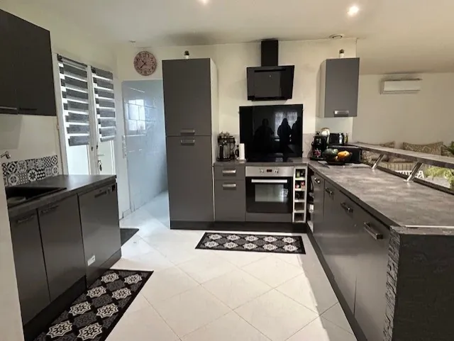 Maison moderne avec 4 chambres et grand terrain à Marmande 