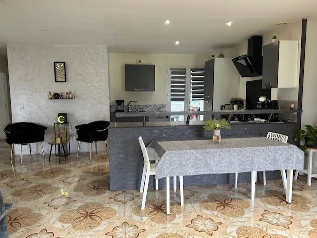 Maison moderne avec 4 chambres et grand terrain à Marmande 