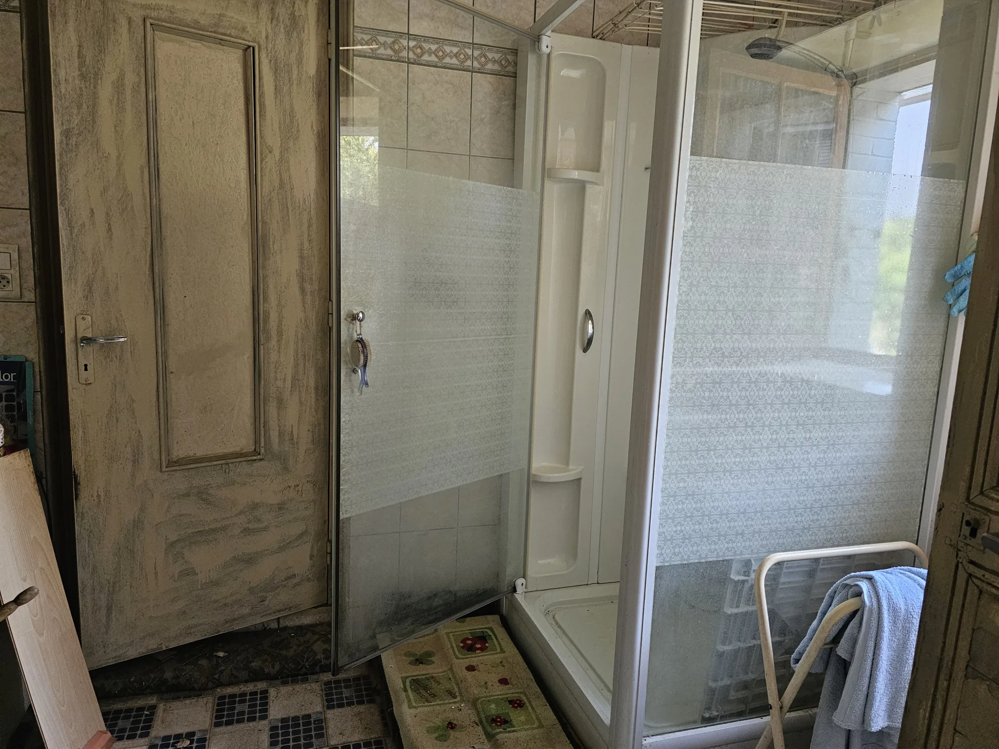 Maison à rénover avec dépendances et grand terrain à Creuzier-le-Neuf (03300) 