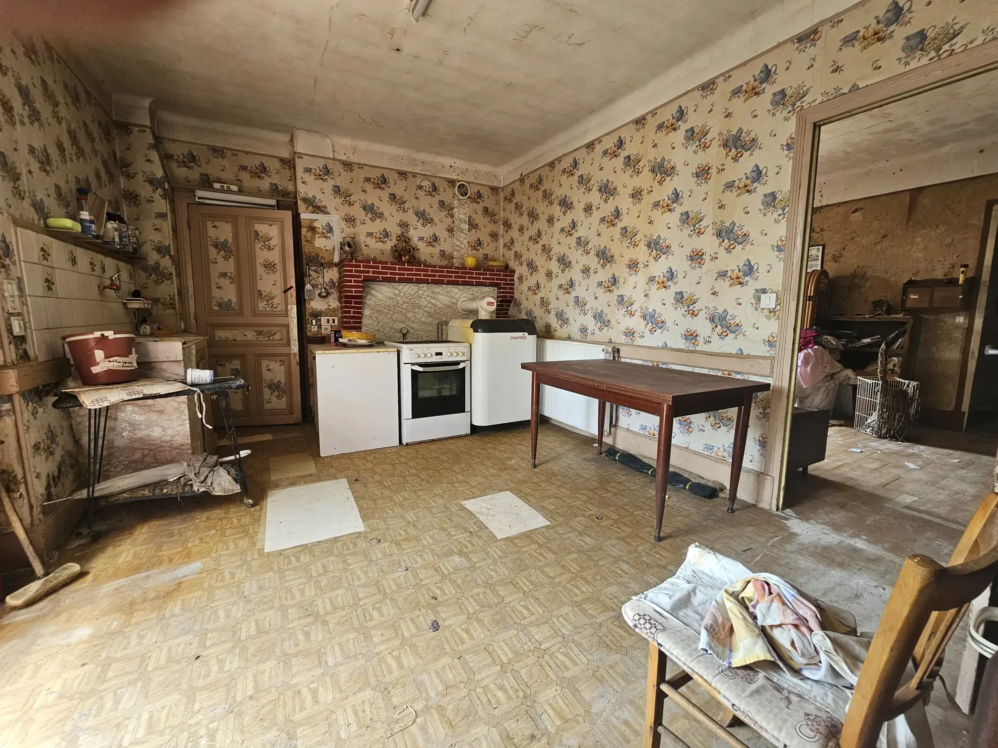 Maison à rénover avec dépendances et grand terrain à Creuzier-le-Neuf (03300) 