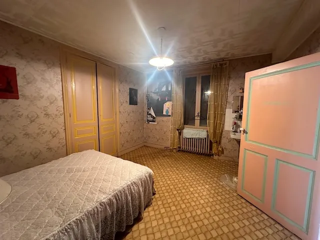 Ancien restaurant à rénover avec gîtes à Iguerande, parfait pour chambres d'hôtes 