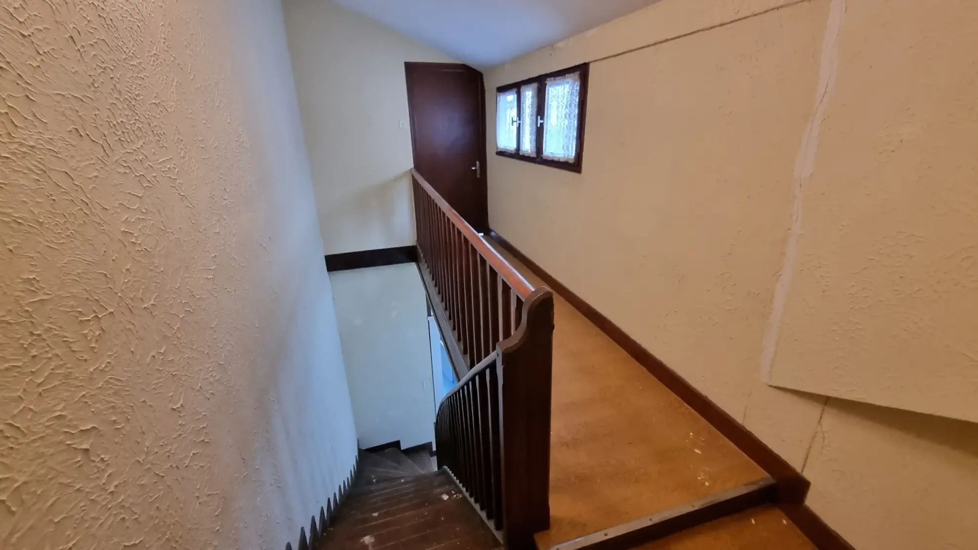 Studio de 23 m² à Bagnères-de-Bigorre à rénover au dernier étage 