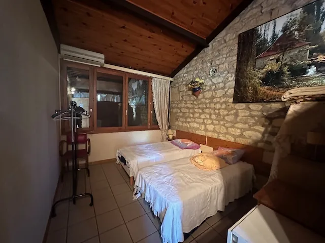 Ancien restaurant à rénover avec gîtes à Iguerande, parfait pour chambres d'hôtes 