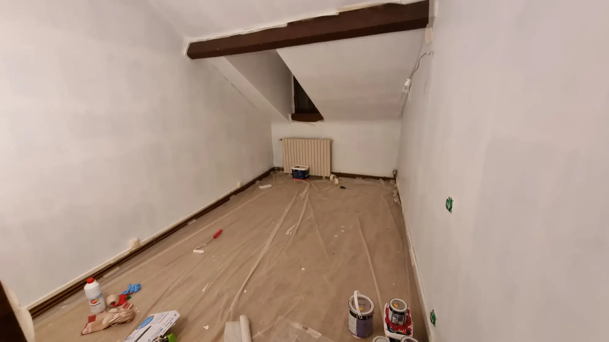 Studio de 23 m² à Bagnères-de-Bigorre à rénover au dernier étage 