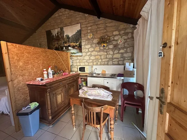 Ancien restaurant à rénover avec gîtes à Iguerande, parfait pour chambres d'hôtes 