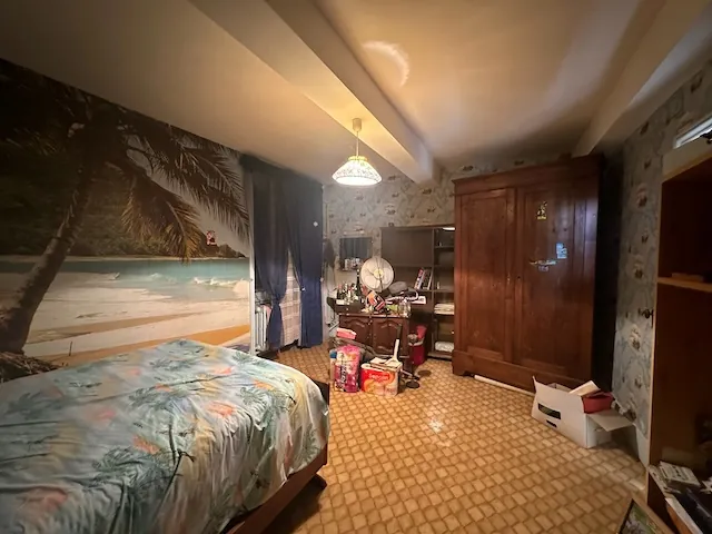 Ancien restaurant à rénover avec gîtes à Iguerande, parfait pour chambres d'hôtes 