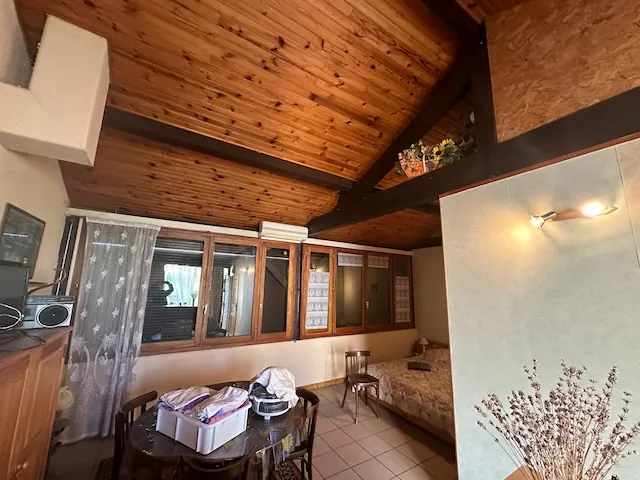 Ancien restaurant à rénover avec gîtes à Iguerande, parfait pour chambres d'hôtes 