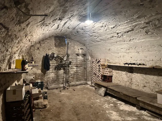 Ancien restaurant à rénover avec gîtes à Iguerande, parfait pour chambres d'hôtes 