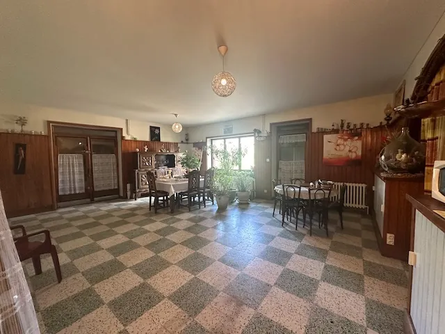 Ancien restaurant à rénover avec gîtes à Iguerande, parfait pour chambres d'hôtes 
