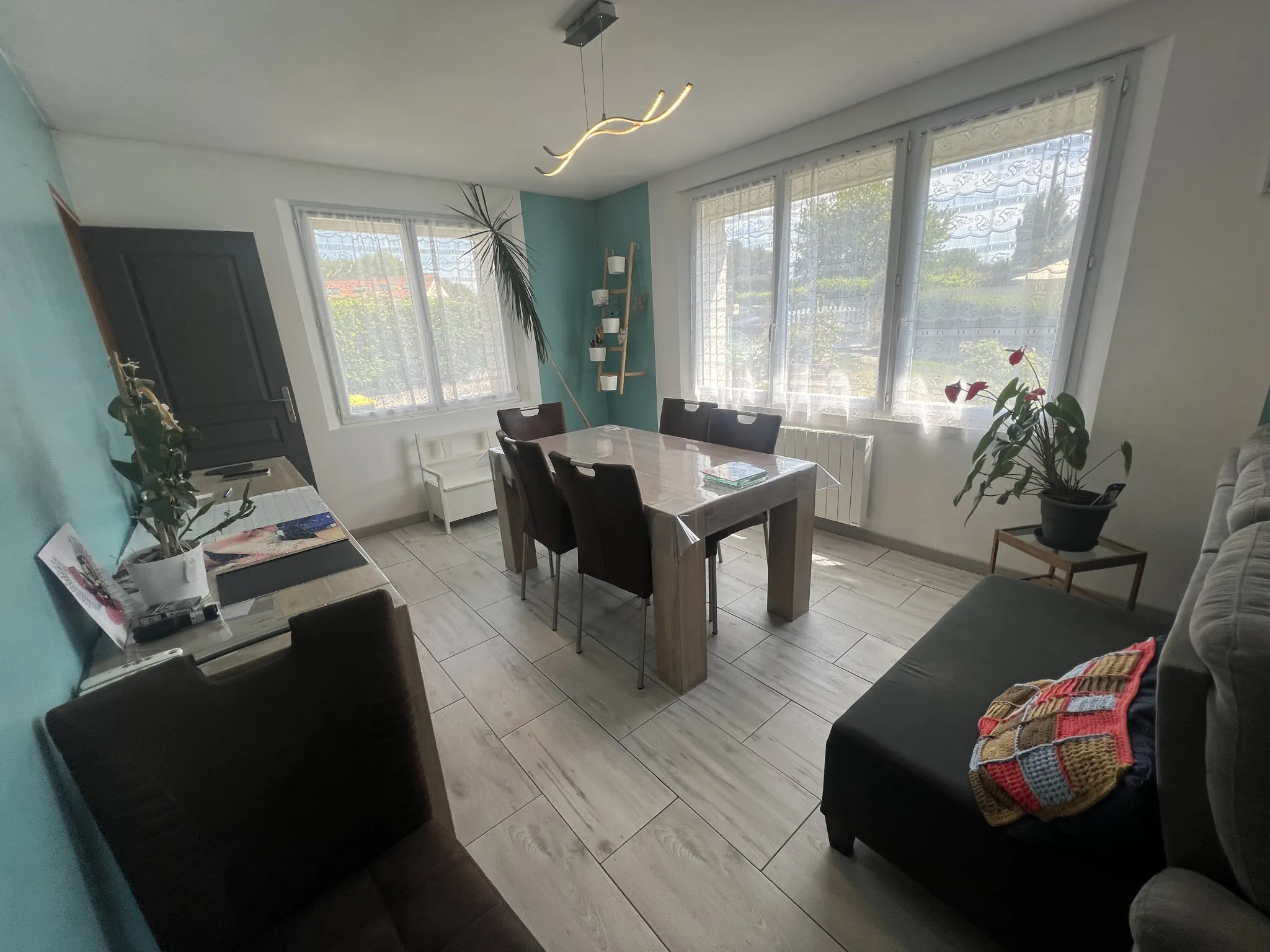 Maison de plain-pied à vendre à Bourgtheroulde, grand terrain, proche nature 