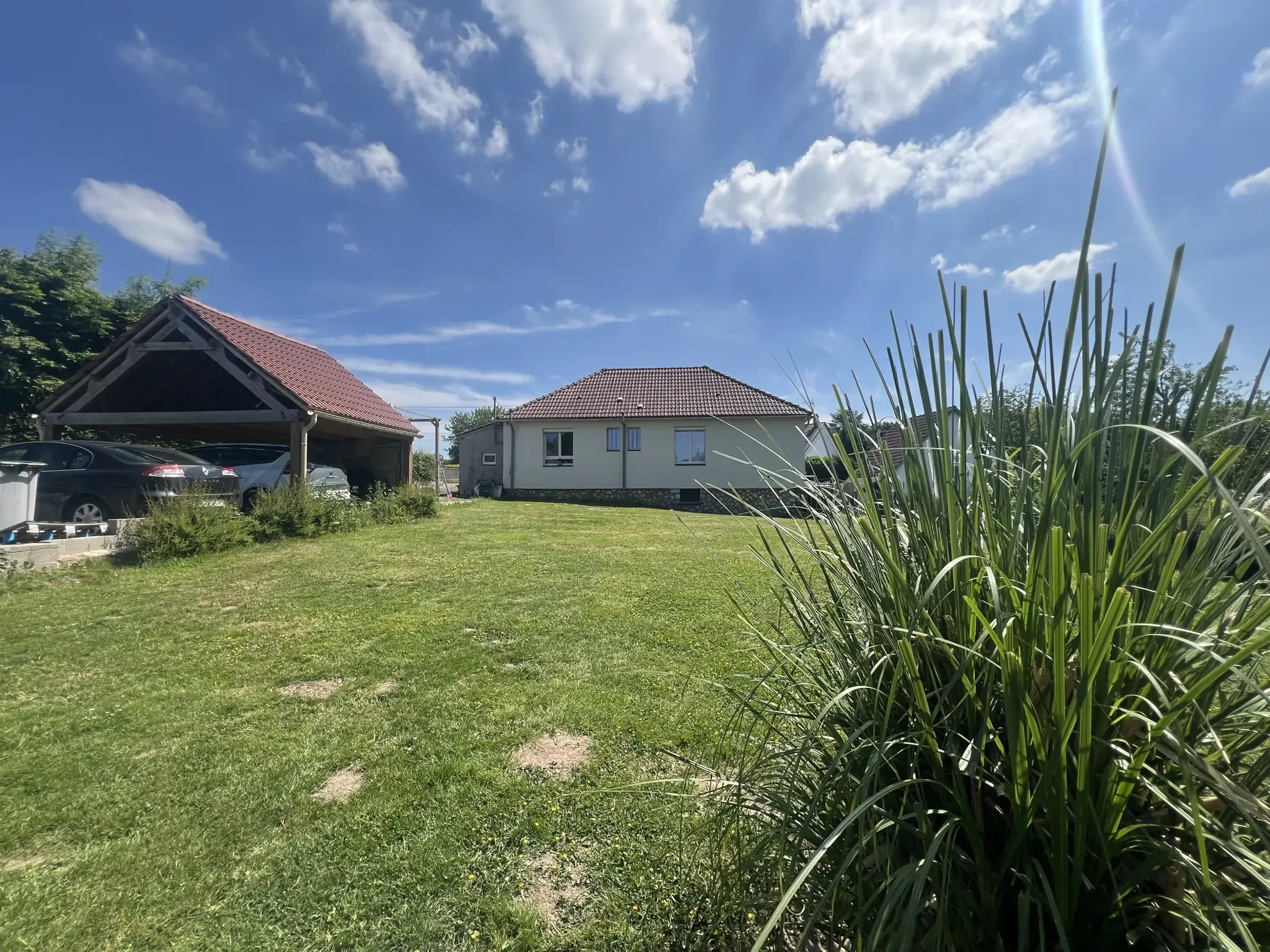 Maison de plain-pied à vendre à Bourgtheroulde, grand terrain, proche nature 