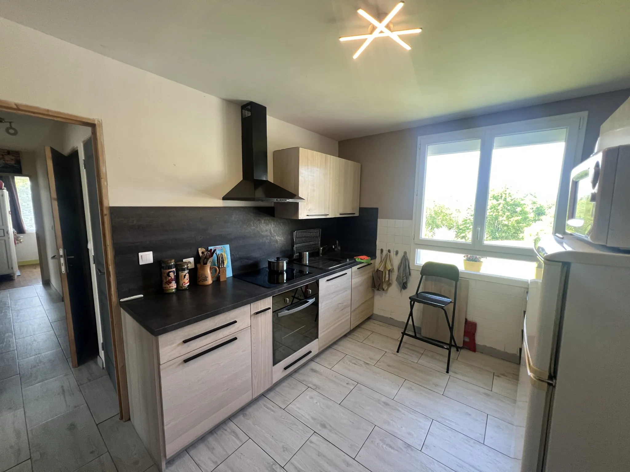 Maison de plain-pied à vendre à Bourgtheroulde, grand terrain, proche nature 