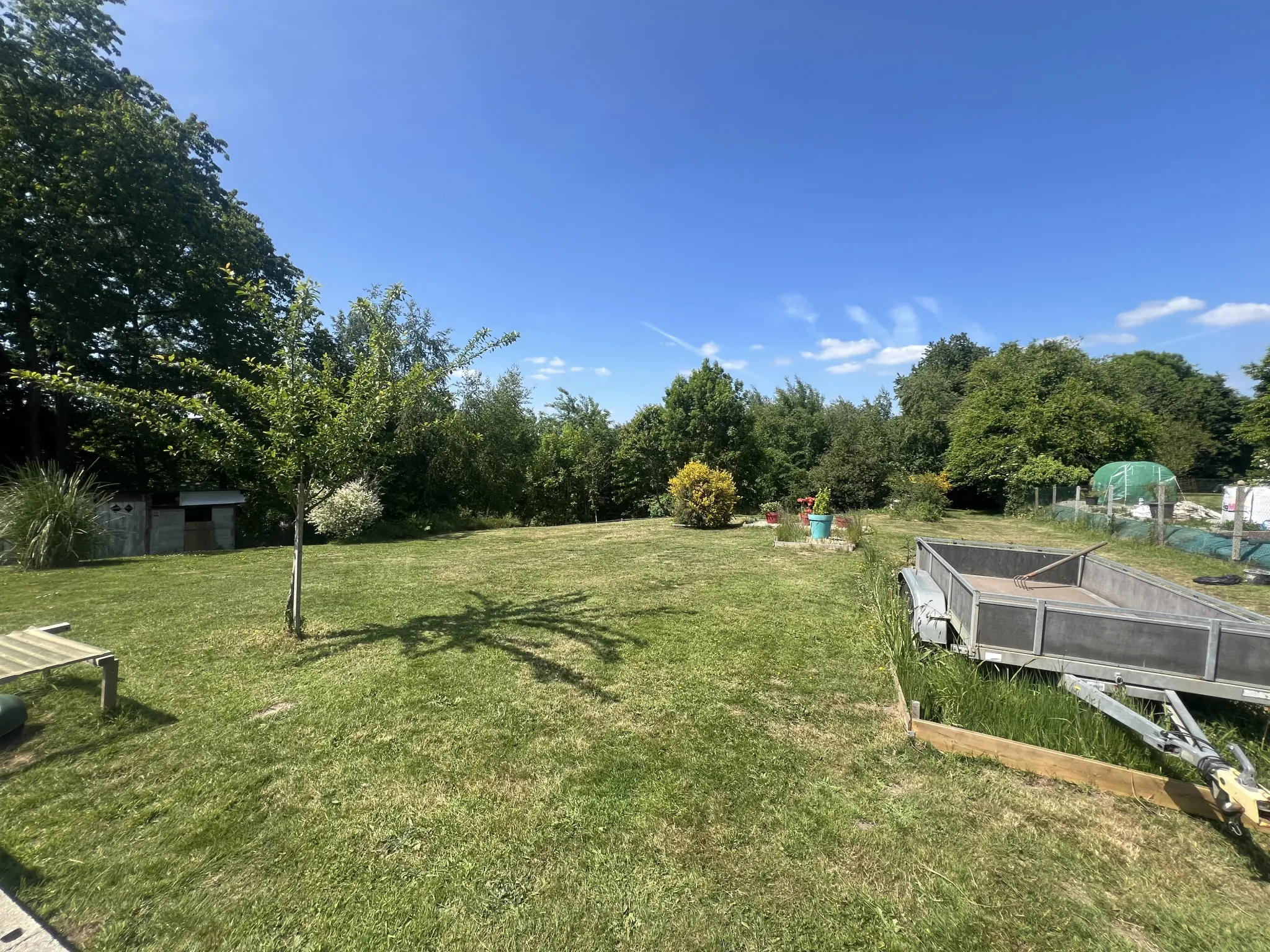 Maison de plain-pied à vendre à Bourgtheroulde, grand terrain, proche nature 