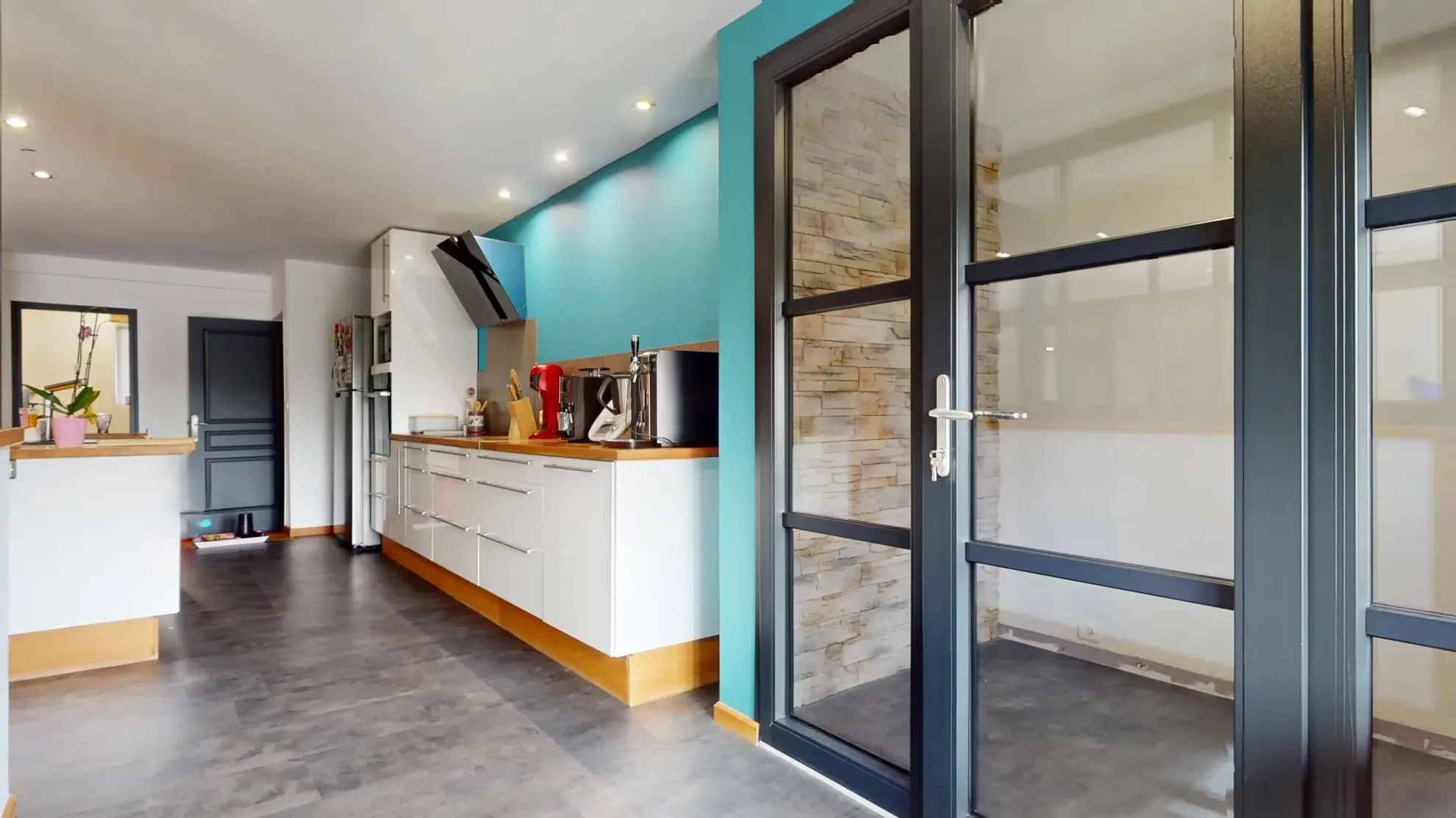 Ensemble immobilier avec maison de 234m², appartement loué et terrain à Souvans 