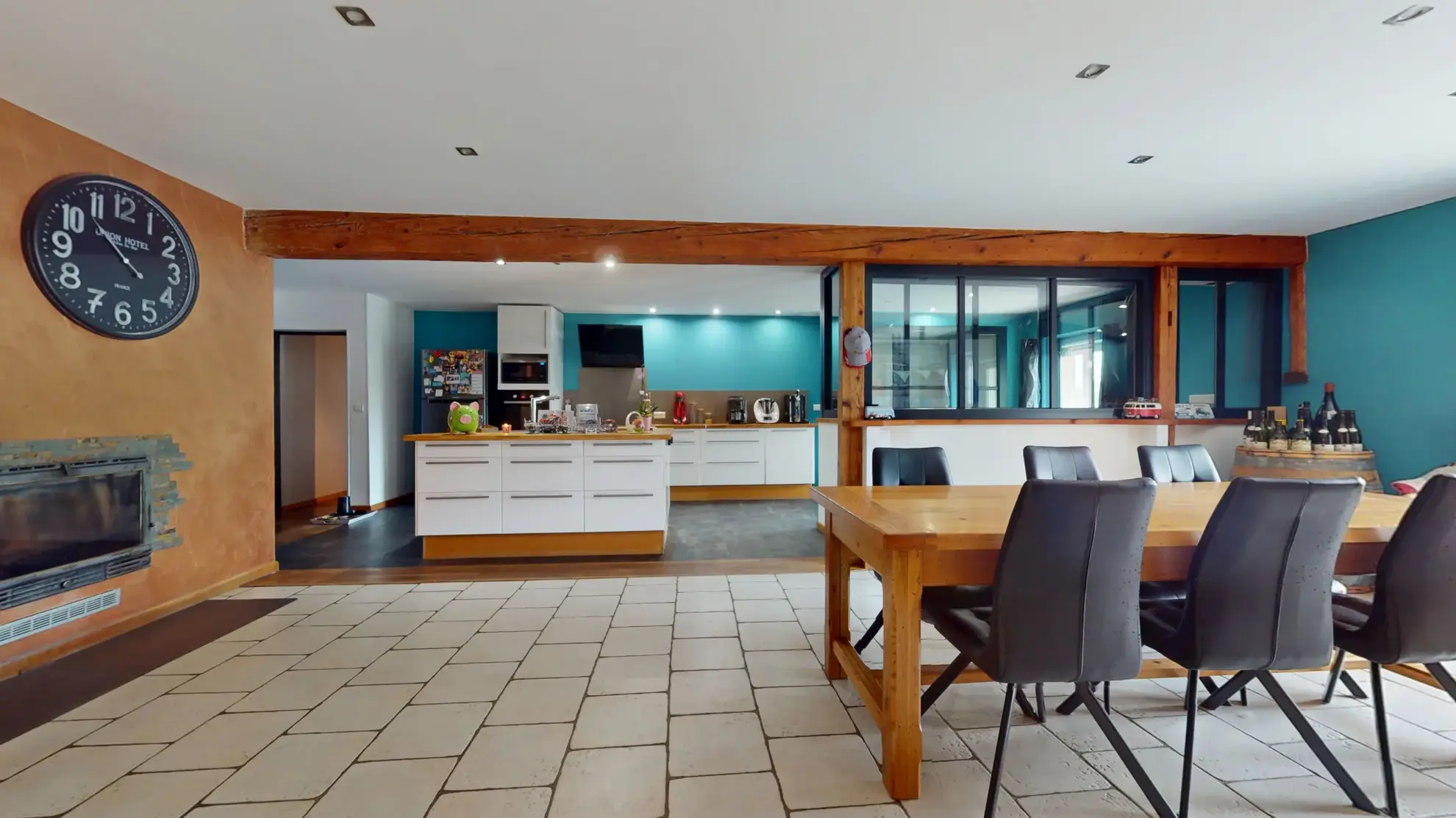 Ensemble immobilier avec maison de 234m², appartement loué et terrain à Souvans 