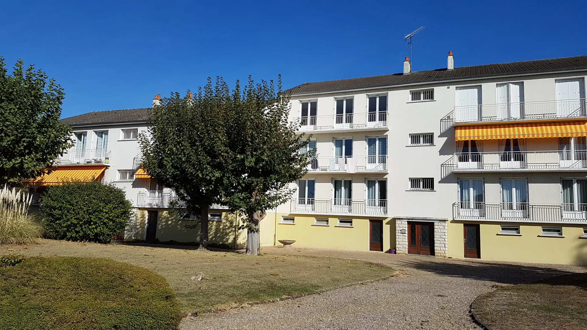 Appartement 3 pièces lumineux de 74,77 m² à Vierzon avec garage et parking