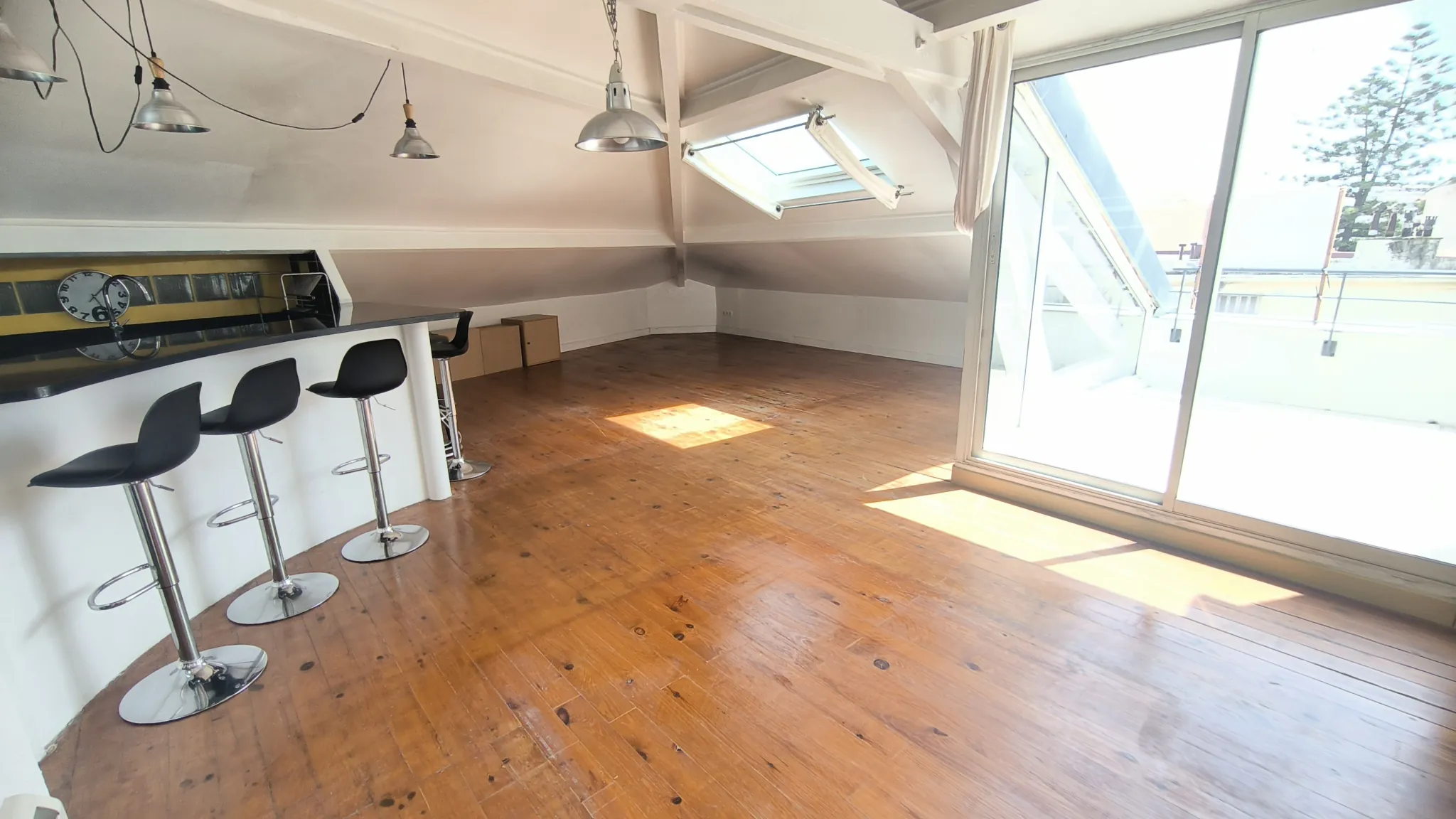 Appartement 2 pièces à Nice Nord avec terrasse en dernier étage 