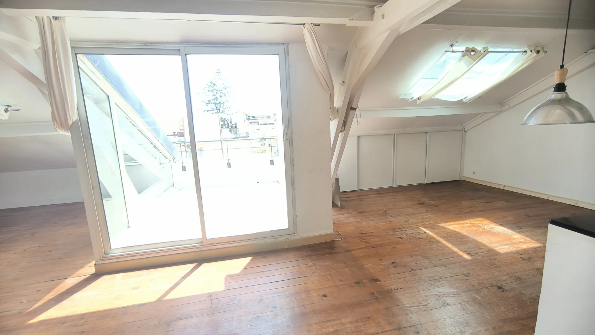 Appartement 2 pièces à Nice Nord avec terrasse en dernier étage 